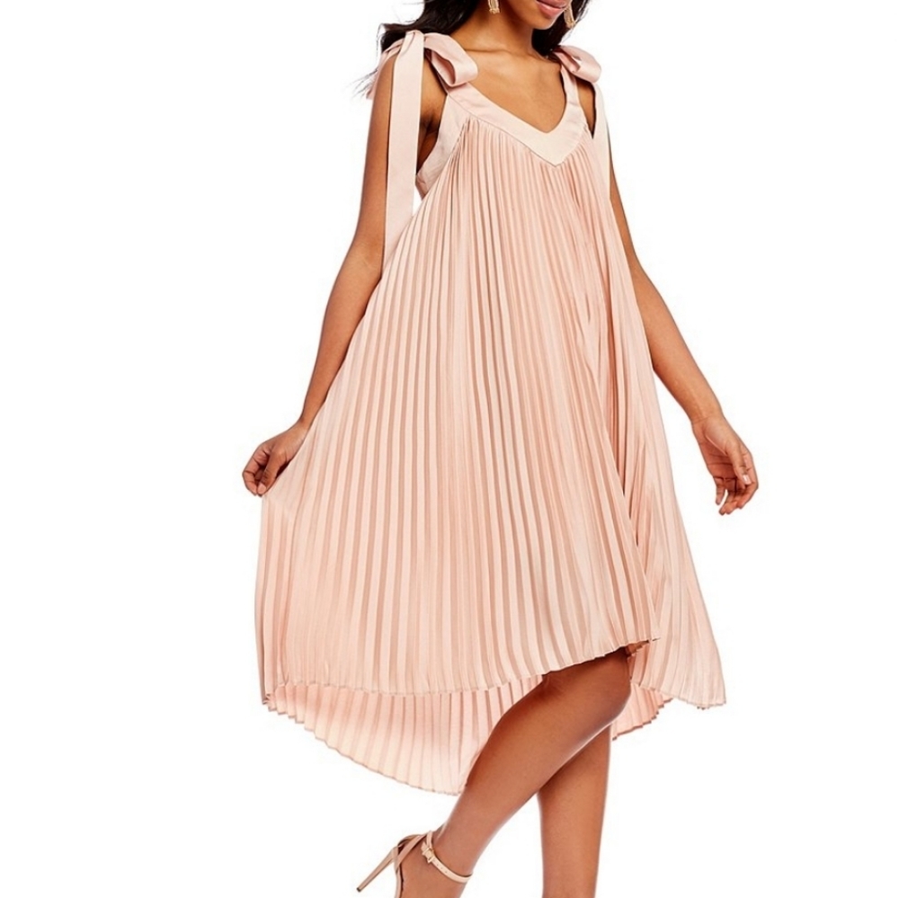 Keepsake Deep Water Pleated V-Neck Swing Latte Oversized Dress X-Small 0-2 NWT